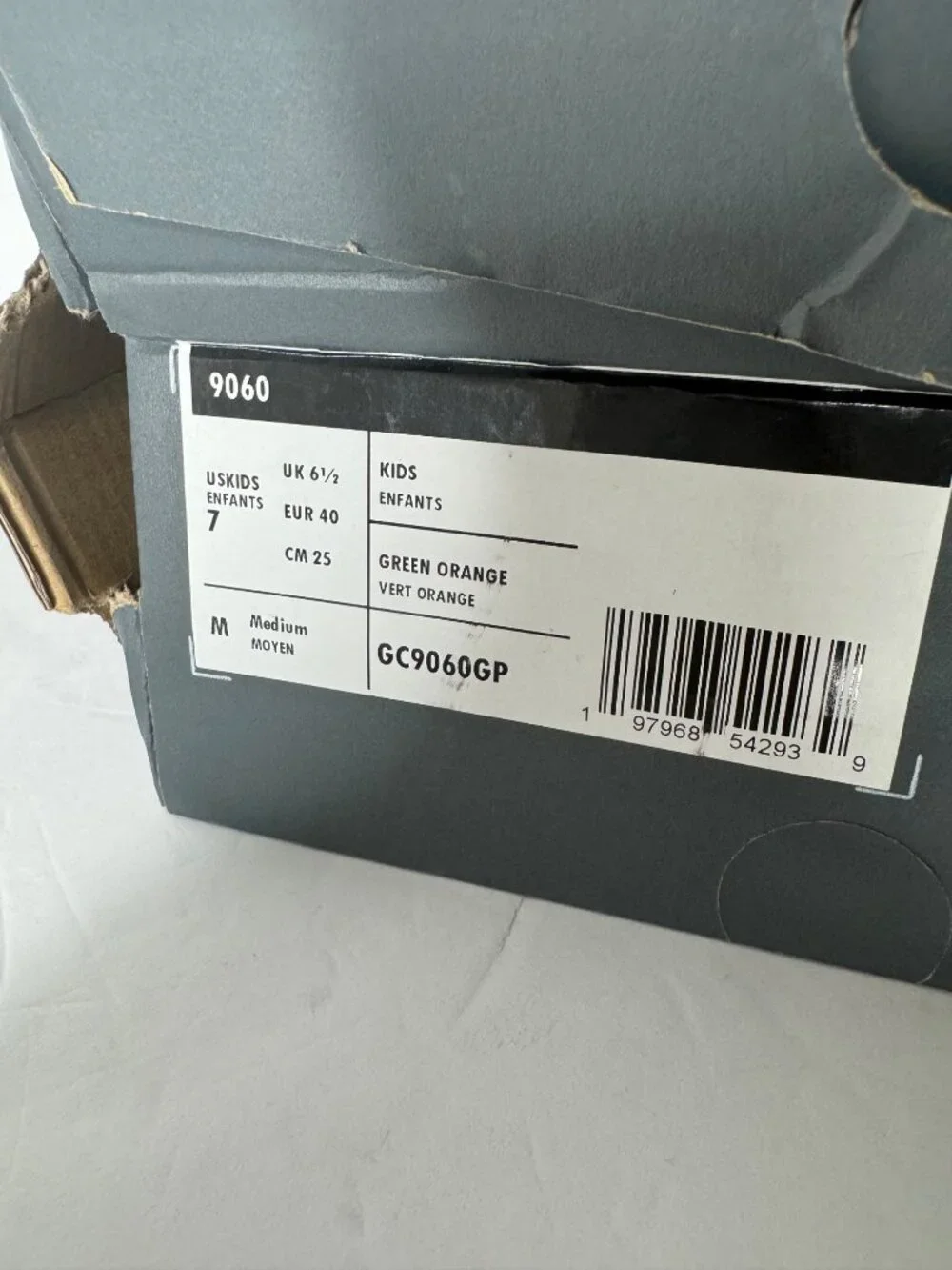 NIB New Balance 9060 Sneakers Green Orange Big Boys US 7 EU 40